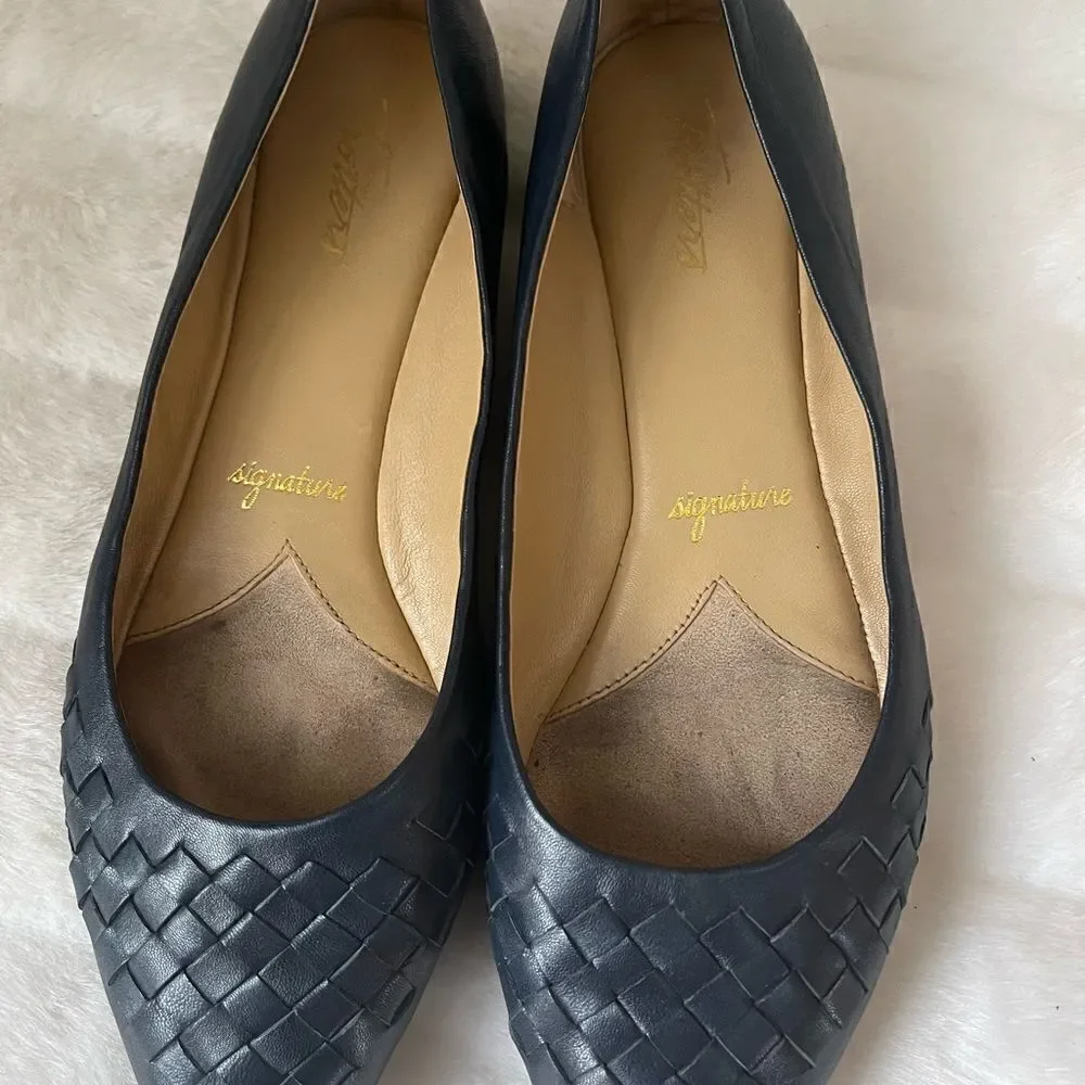Trotters Signature leather navy blue woven slip on flats pointed toe size10.5